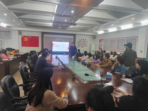 番禺区消防大队教官向大家科普消防安全知识