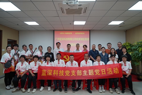 图为：活动合照