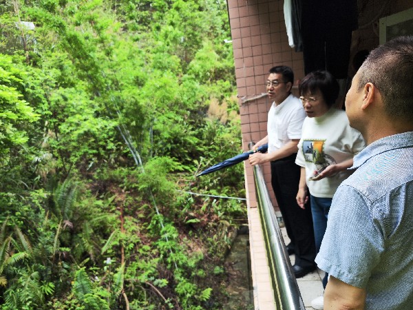 到水库宿舍了解山体情况